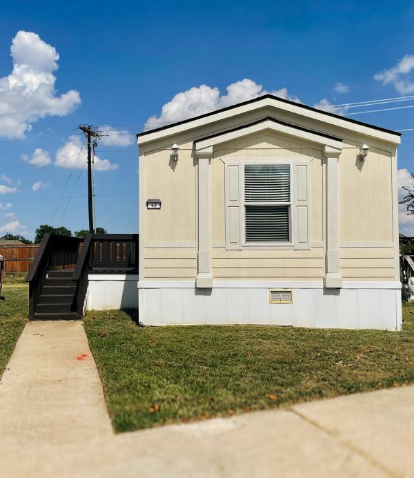 Photo 1 of 2 of home located at 1136 Cambridge Court Lot #42 Greenville, TX 75401