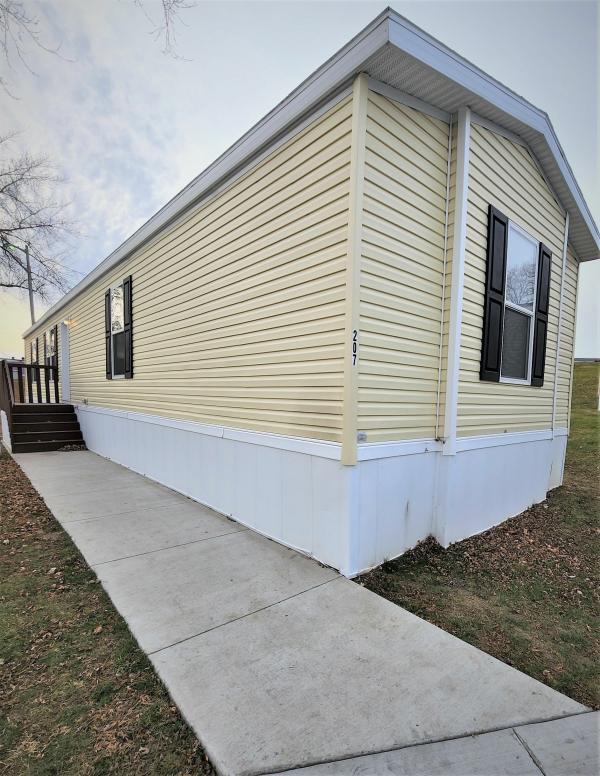 Photo 1 of 2 of home located at 3011 W 52nd Street Lot 207 Davenport, IA 52806