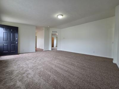 Photo 3 of 14 of home located at 11190 Chestnut Square Miamisburg, OH 45342