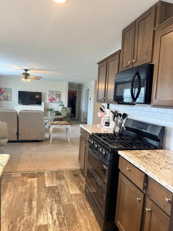 2022 CMH Manufacturing 81RDH28563DH21 Mobile Home
