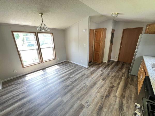 2000 Schult Manufactured Home