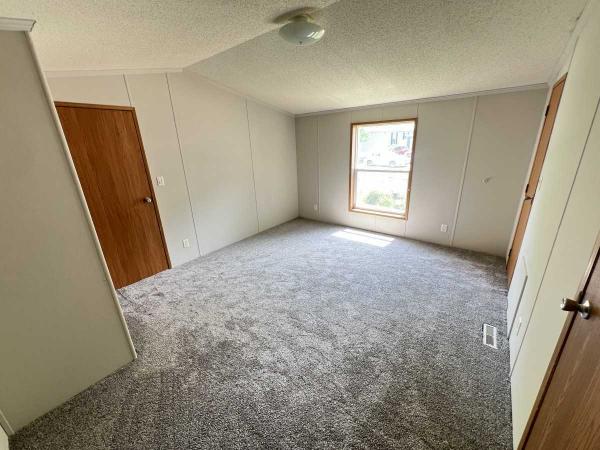 2000 Schult Manufactured Home