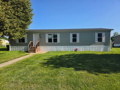 Photo 2 of 6 of home located at 2972 Estates Court Columbus, IN 47201