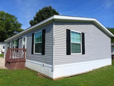 Mobile Home at 3860 Silkwood Ln Lot Swl3860 Columbus, IN 47203