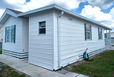Photo 4 of 15 of home located at 37811 Chancey Rd., Site 281 Zephyrhills, FL 33541