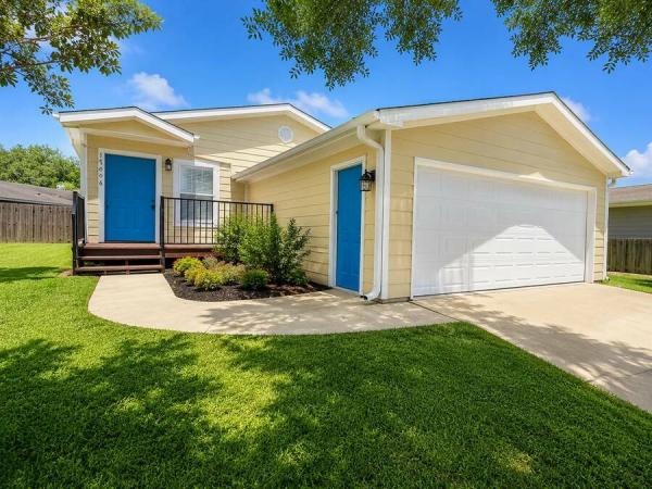 2004  Mobile Home For Sale