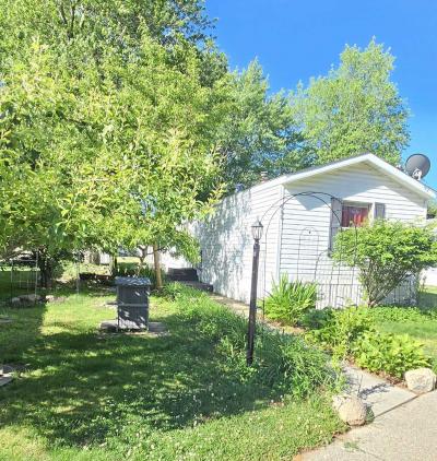 Photo 2 of 18 of home located at 406 Normandy Dr. #92 Lansing, MI 48906