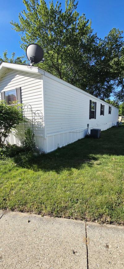 Photo 3 of 18 of home located at 406 Normandy Dr. #92 Lansing, MI 48906