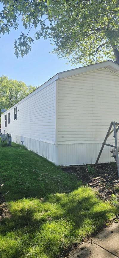 Photo 5 of 18 of home located at 406 Normandy Dr. #92 Lansing, MI 48906