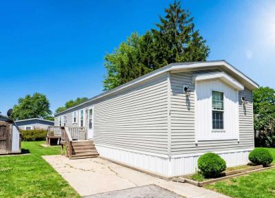 Mobile Home at 18 Berry Lane Bourbonnais, Il 60914, Lot Bl018 Bourbonnais, IL 60914