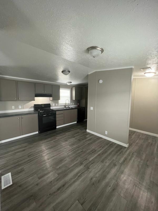 Photo 1 of 2 of home located at 5112 N Fairmount Street #121 Davenport, IA 52806
