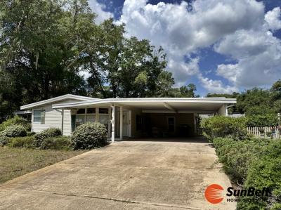 Photo 3 of 19 of home located at 410 Cinnamon Circle Deland, FL 32724