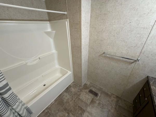 2018 CHAMPION RA1670206 Mobile Home