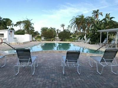 Photo 4 of 5 of home located at 3624 Edam Street Sarasota, FL 34234