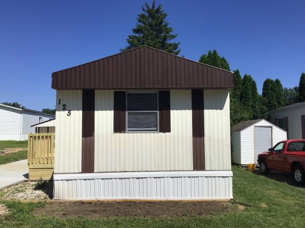 1985 Commodore 23784A Mobile Home