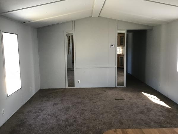 1985 Commodore 23784A Mobile Home