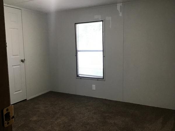 1985 Commodore 23784A Mobile Home