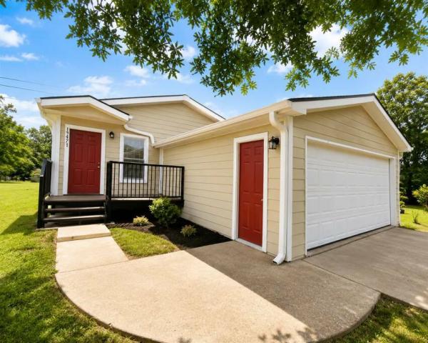 2004  Mobile Home For Sale