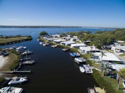 Photo 2 of 5 of home located at 7524 Lakeshore Drive Ellenton, FL 34222