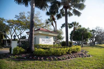 Photo 5 of 5 of home located at 979 Freeport Avenue Venice, FL 34285