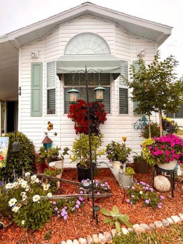 Photo 1 of 2 of home located at 200 Devault St Lot 44 Umatilla, FL 32784