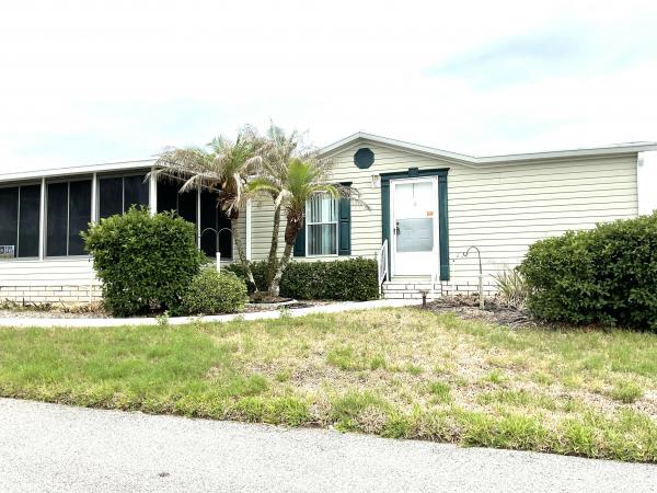 2005 Homes of Merit Mobile Home For Sale