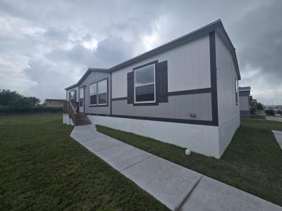 Photo 2 of 11 of home located at 552 Mill Run Avenue Kyle, TX 78640