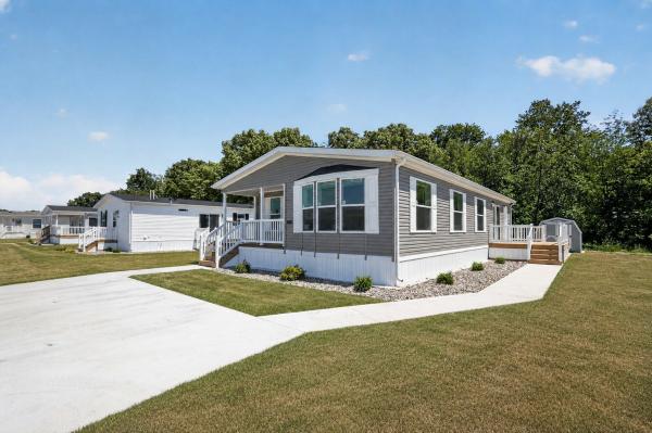 2025 Fairmont 713 430LE28523F  Home