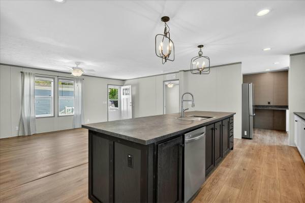 2025 Clayton 715 95PLH28563HH26  Home