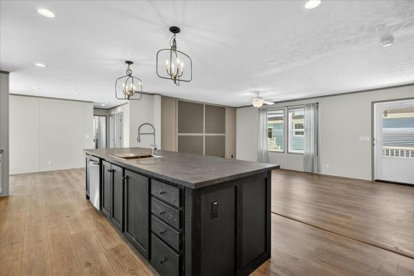 2025 Clayton 715 95PLH28563HH26  Home