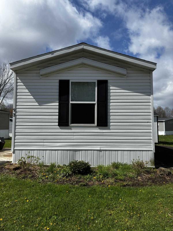Photo 1 of 2 of home located at 7224 West Market Street Lot 93 Mercer, PA 16137