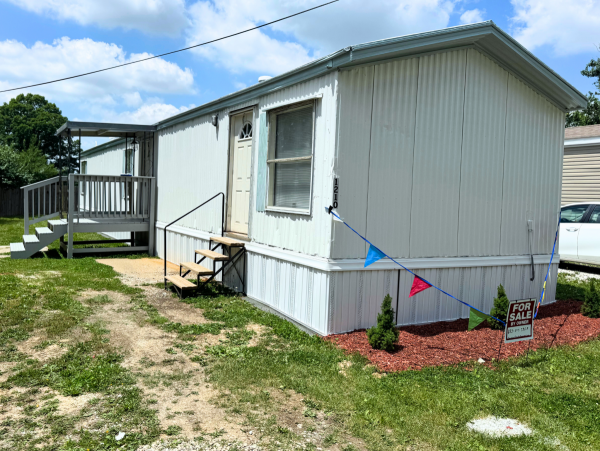 Photo 1 of 2 of home located at 1210 Rim Rd. Quincy, IL 62305