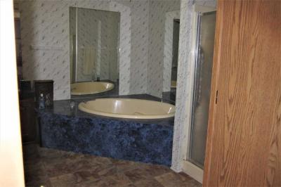 Photo 4 of 16 of home located at 2116 N. Sheeran Drive Milford, MI 48381