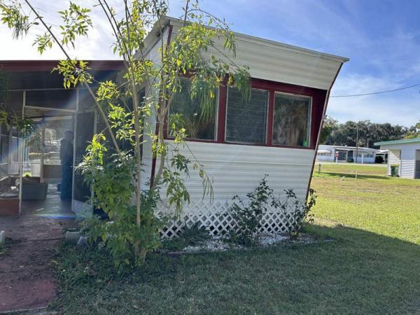 Photo 1 of 2 of home located at 1208 Lee Street #128 Leesburg, FL 34748