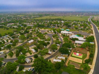 Photo 2 of 20 of home located at 131 S Rueckle Road Site 600 New Braunfels, TX 78130