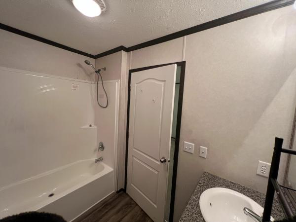 2018 Clayton Homes Inc Yes Mobile Home