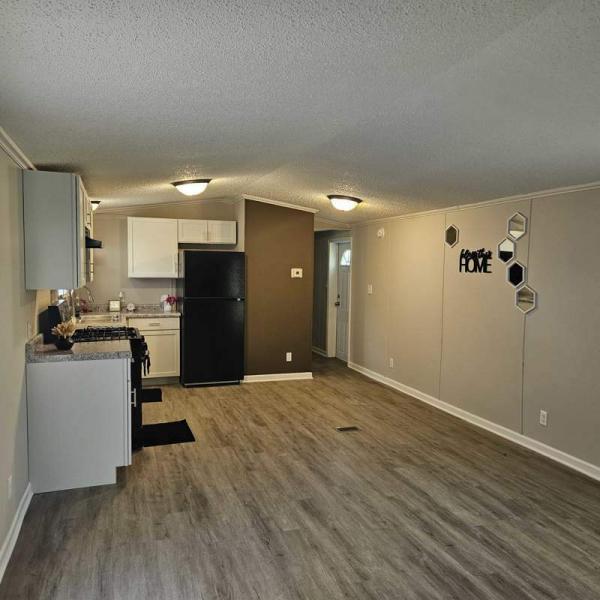 1994 Paramount Manufactured Home