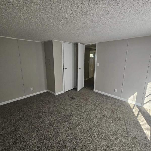 1994 Paramount Manufactured Home