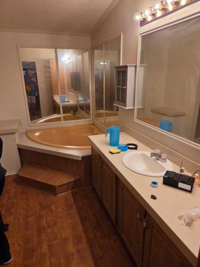 Photo 5 of 8 of home located at 24260 Chippewa Flat Rock, MI 48134