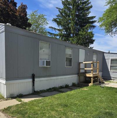 Photo 3 of 19 of home located at 302 Normandy Dr. #82 Lansing, MI 48906