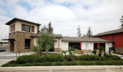 Photo 39 of 5 of home located at 14851 Jeffrey Road, #59 Irvine, CA 92618