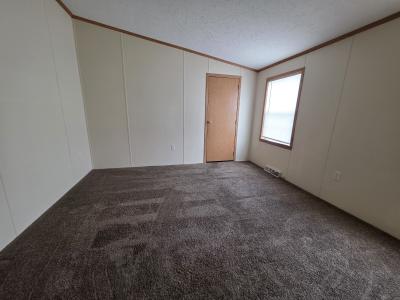 Photo 4 of 8 of home located at 281 Oak Lane Flint, MI 48506