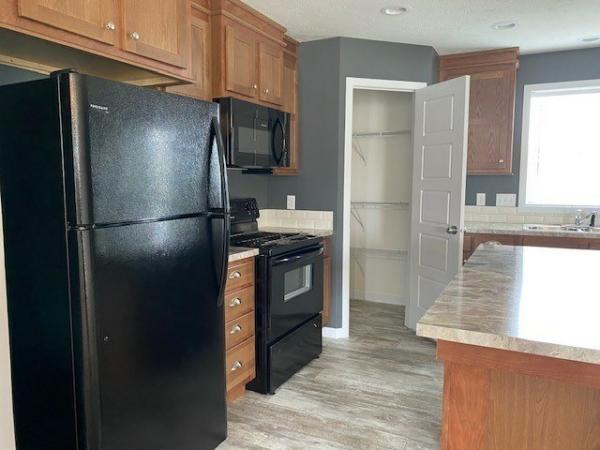 2019 Clayton 81SHN28603 Mobile Home