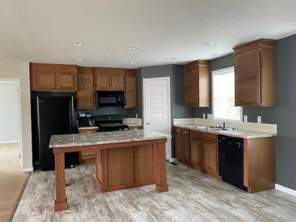 2019 Clayton 81SHN28603 Mobile Home