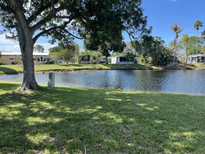 Photo 4 of 12 of home located at 1405 82nd Avenue, Site #257 Vero Beach, FL 32966