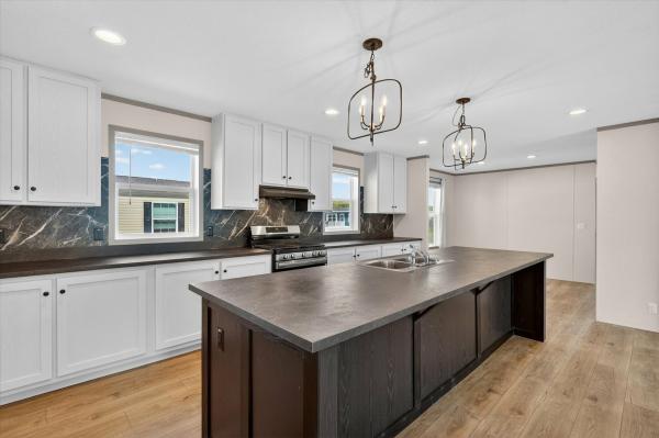 2026 Clayton 739 95PLH28563HH26  Home