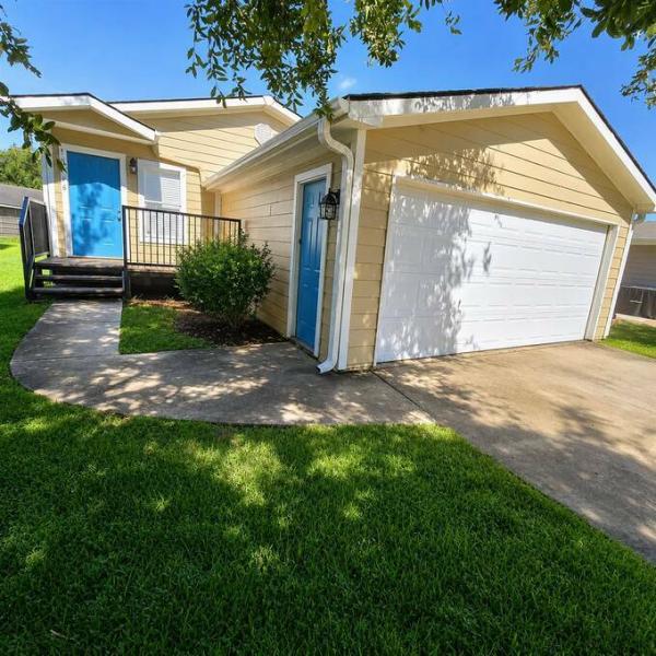 2004  Mobile Home For Sale