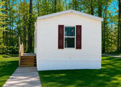 Mobile Home at 341 Lakeside Dr Lot 10 Delton, MI 49046