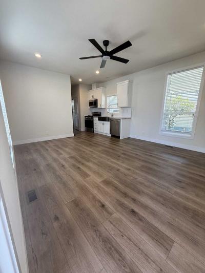 Photo 4 of 7 of home located at 10001 W Frontage Rd #89 South Gate, CA 90280