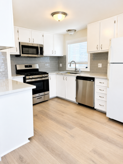 Photo 3 of 6 of home located at 525 Fairfax Dr. #5 Costa Mesa, CA 92627